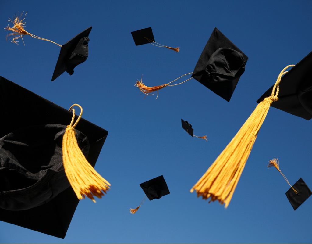 Tasa de Graduación de MCPS Aumentó en 2020, a Pesar del Aprendizaje