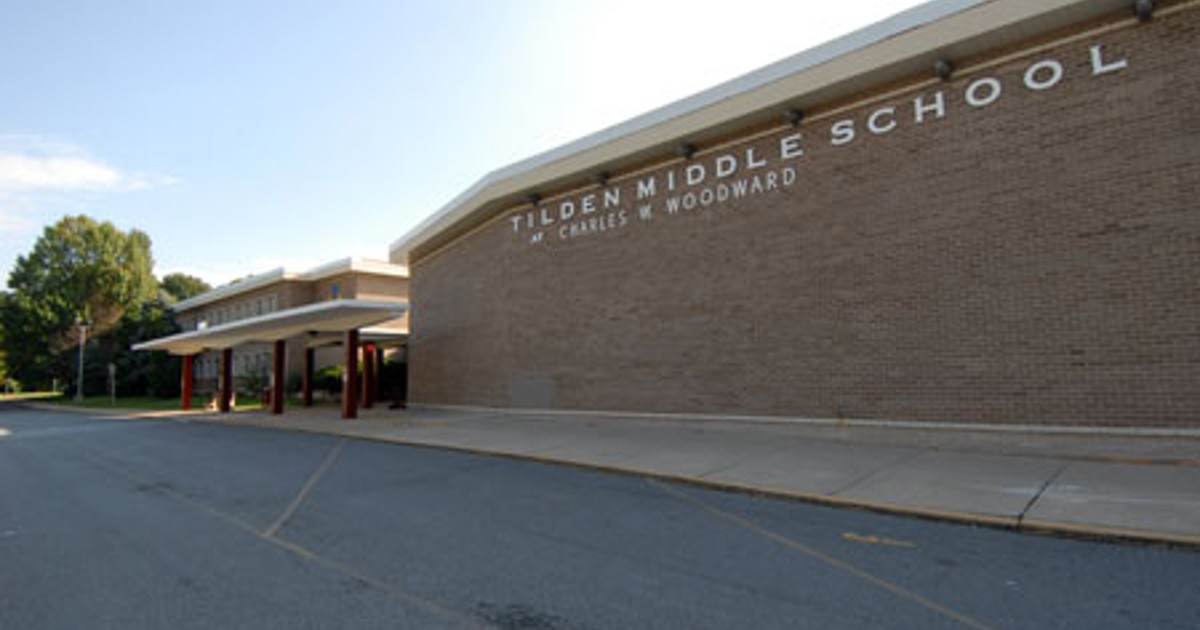 Maestra de Escuela Tilden Suspendida por Publicaciones en Redes