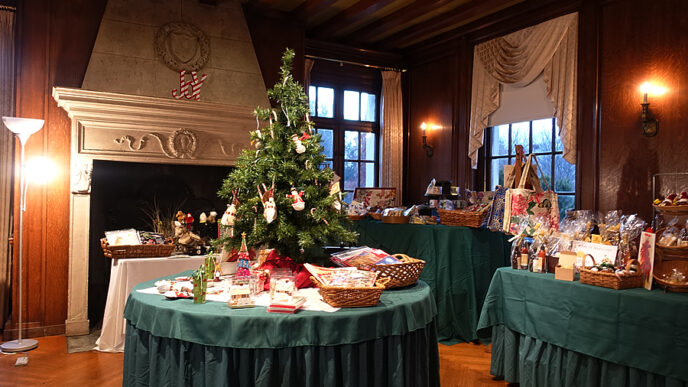 photo of Strathmore holiday shop from 2014