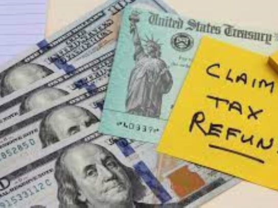 photo of dollars with sticky note "Claim Tax Refund"