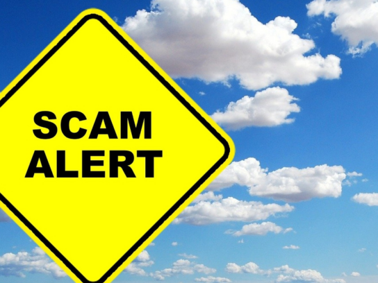 sign reads scam alert