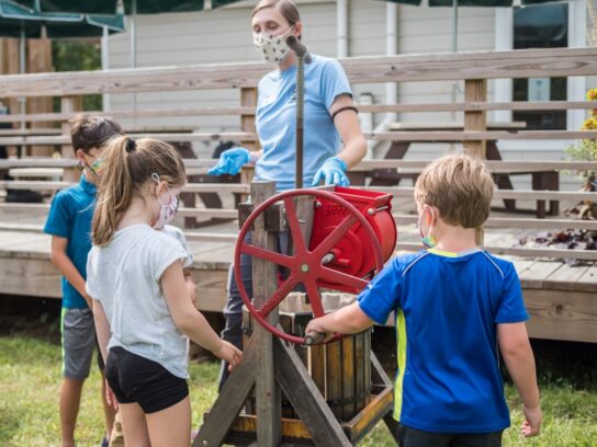 photo of apple cider pressing event at Montgomery Parks sept 25 2021